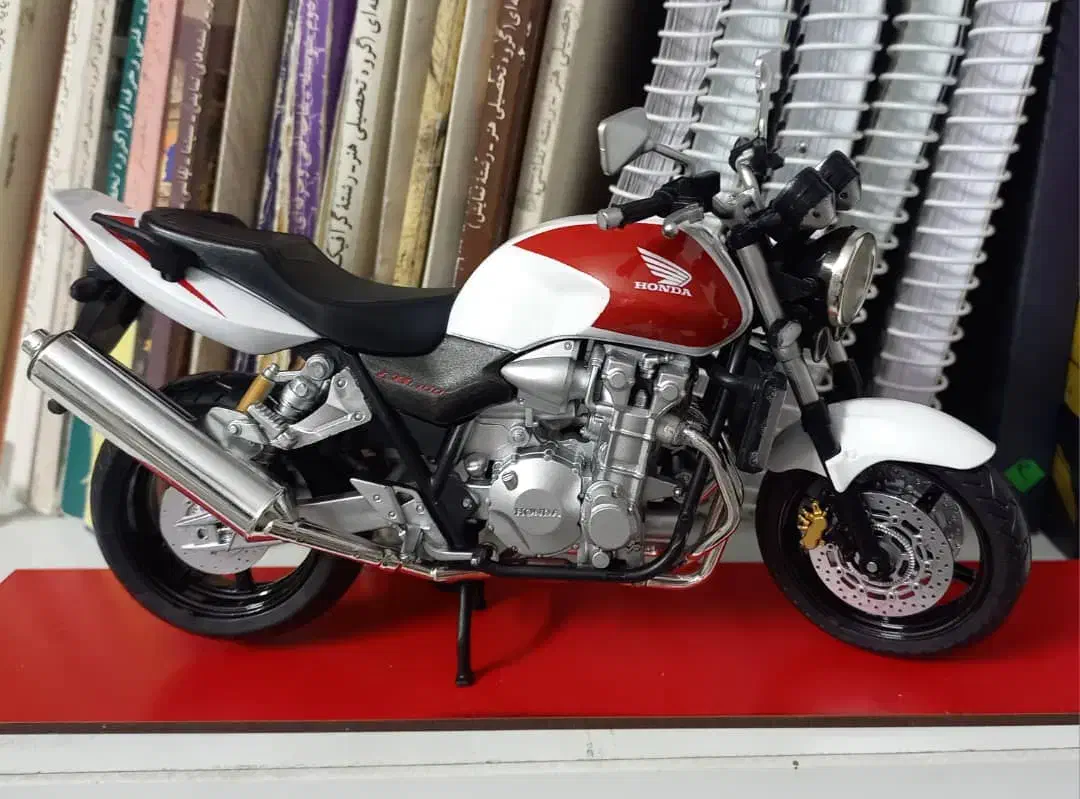 ماکت موتور سی بی ۱۳۰۰ مدل ۲۰۰۳|کلکسیون و سرگرمی|تهران, فلسطین (میدان انقلاب)|دیوار