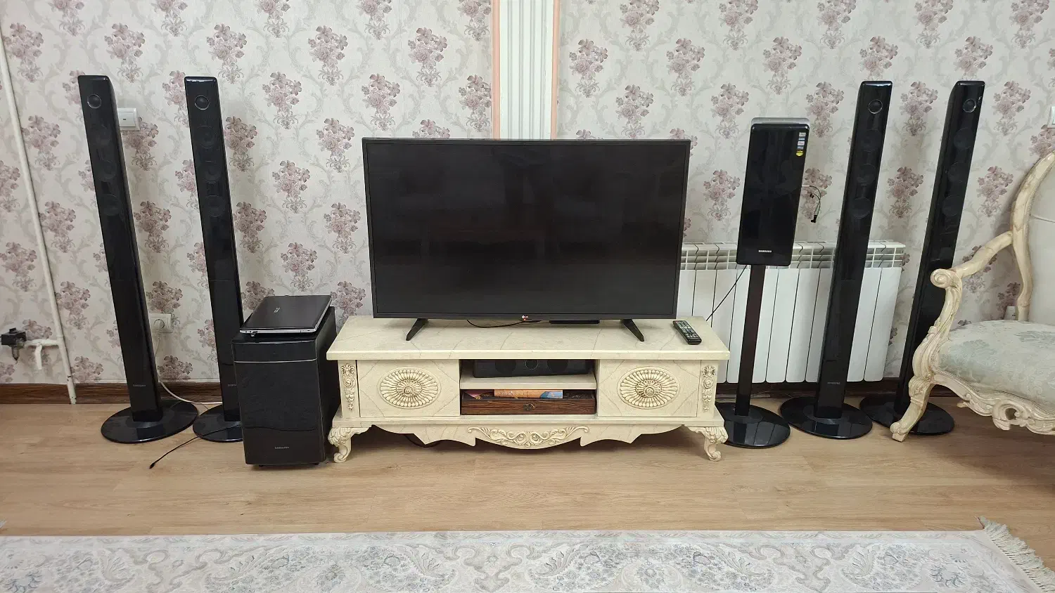 تلوزیون و میز و سینما خانگی|تلویزیون و پروژکتور|تهران, قنات‌کوثر|دیوار