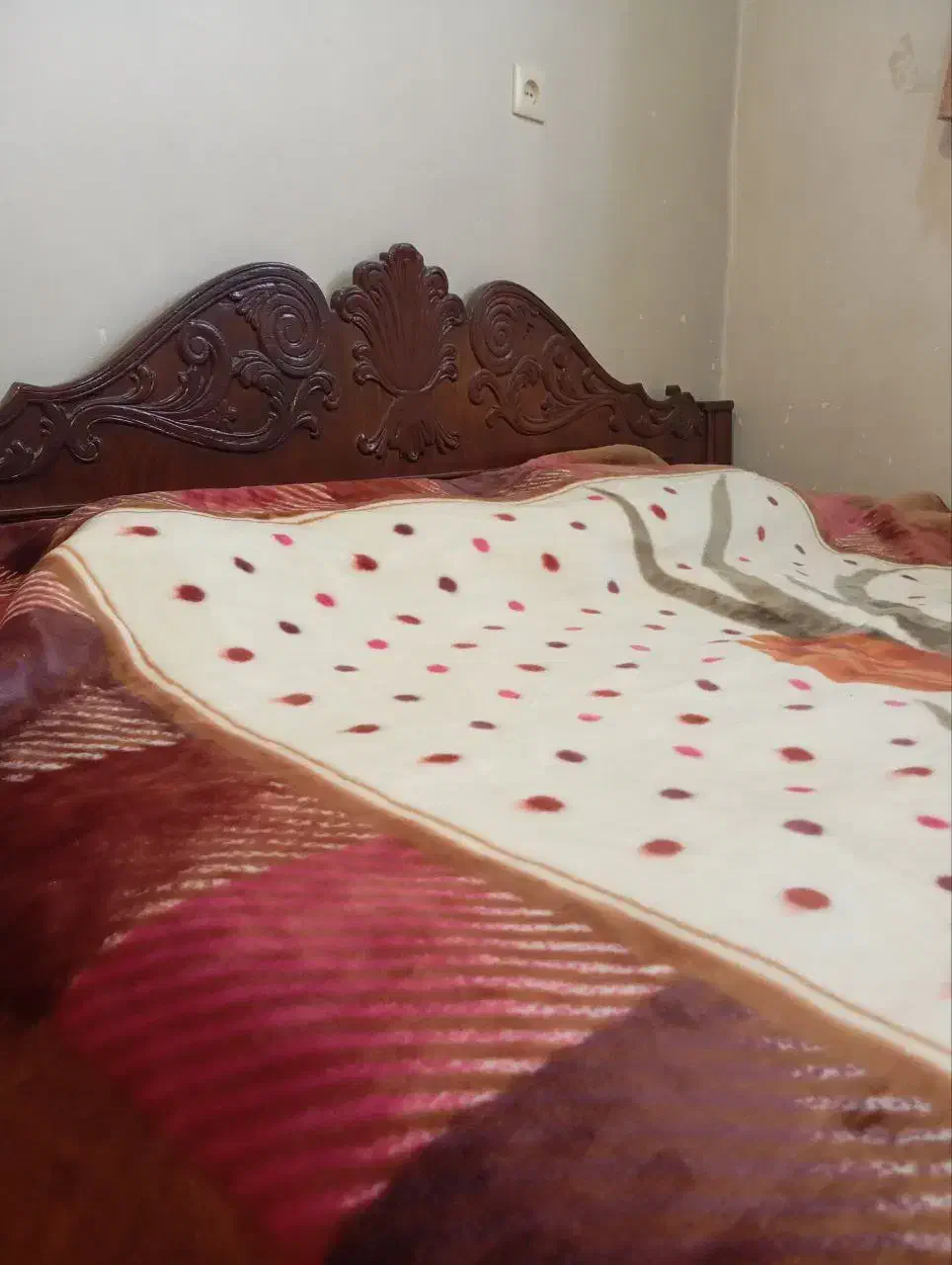 تخت دو نفره کاملا سالم|تخت و سرویس خواب|شهرکرد, |دیوار