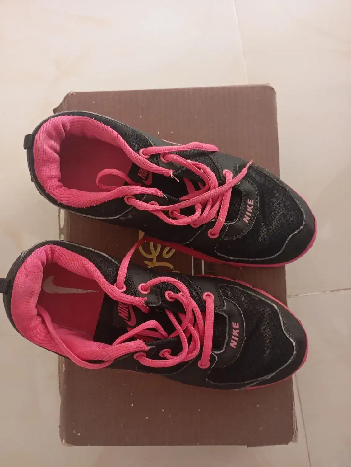 کفش|کیف، کفش، کمربند|شیراز, شهرک آرین|دیوار