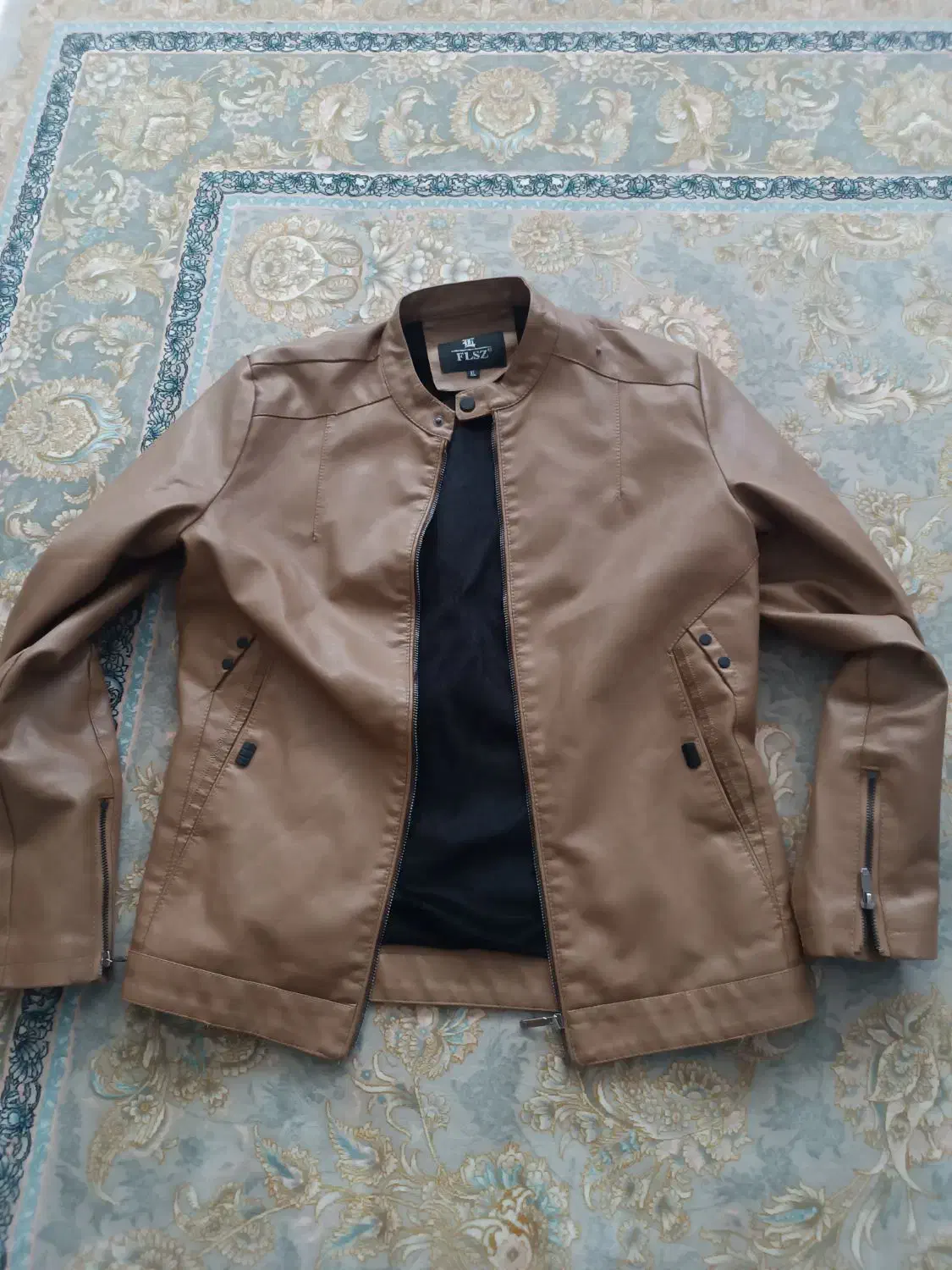 کت چرم نو|لباس|کبودرآهنگ, |دیوار
