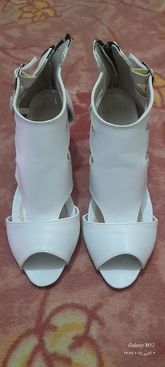 کفش تابستانی|کیف، کفش، کمربند|رشت, جماران|دیوار