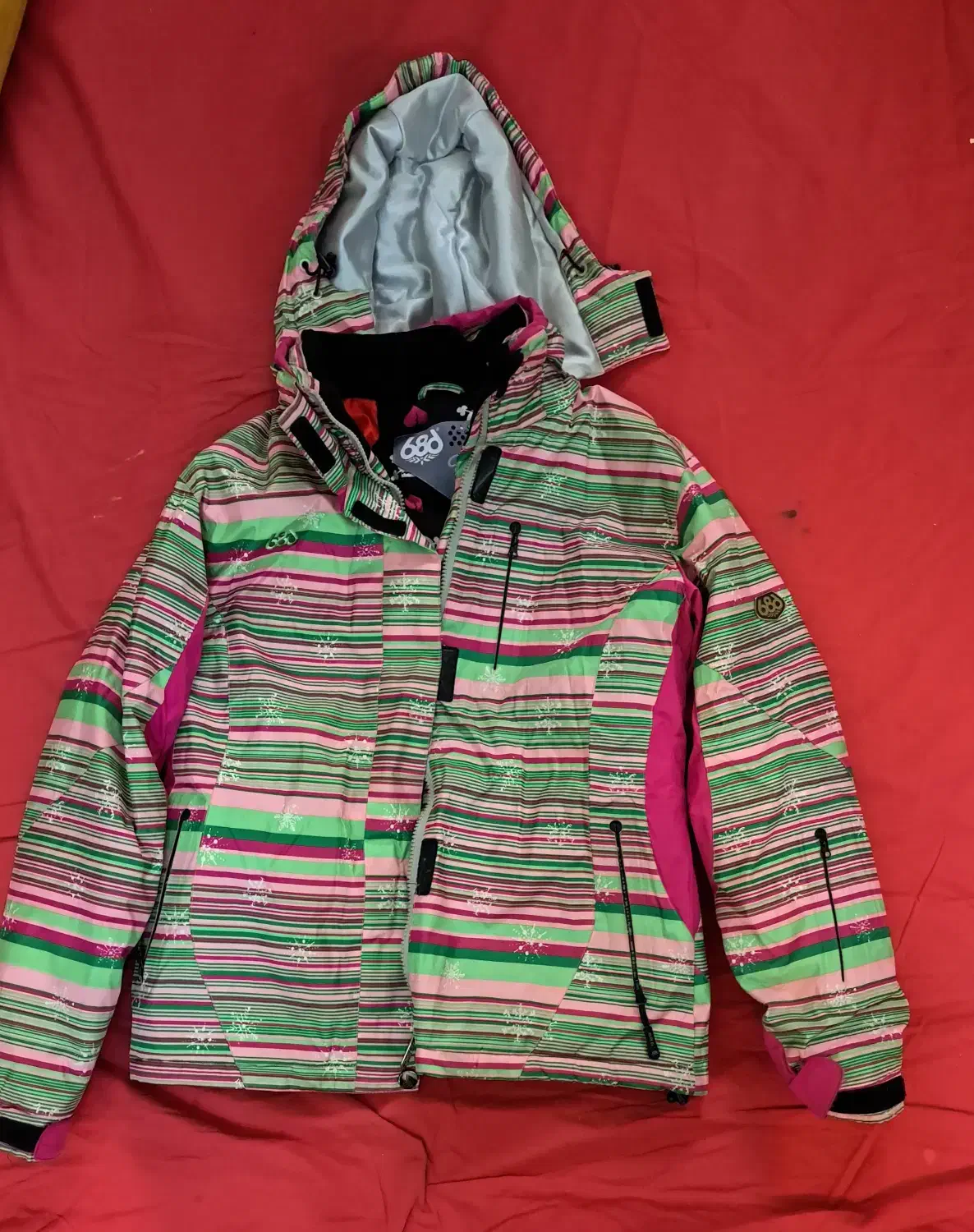 کاپشن  دستکش دار ، برند معروف  ۶۸۶|ورزش‌های زمستانی|تهران, کوی بیمه|دیوار