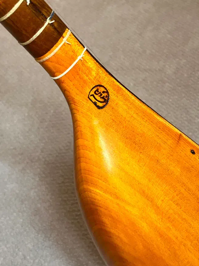 تنبور کاسه تاوی کمالی|سازهای سنتی|تهران, فلسطین (میدان انقلاب)|دیوار