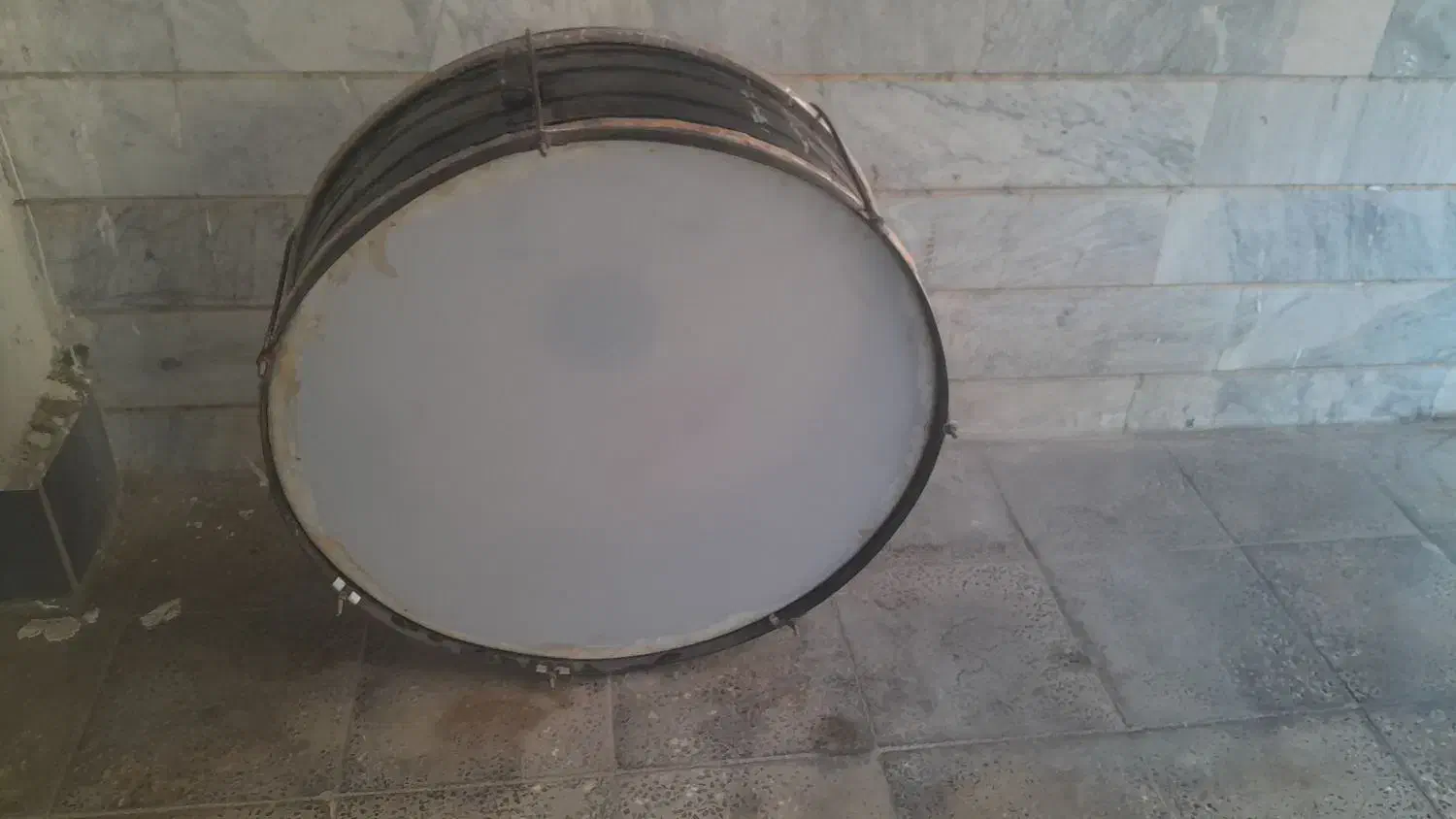 طبل سالم وتمیز|سازهای سنتی|مهاجران, |دیوار