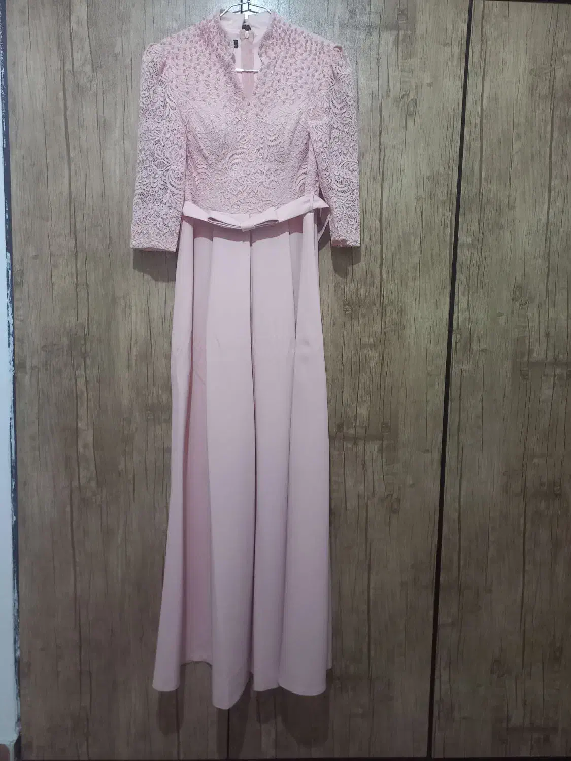 لباس مجلسی|لباس|رشت, سیا اسطلخ|دیوار