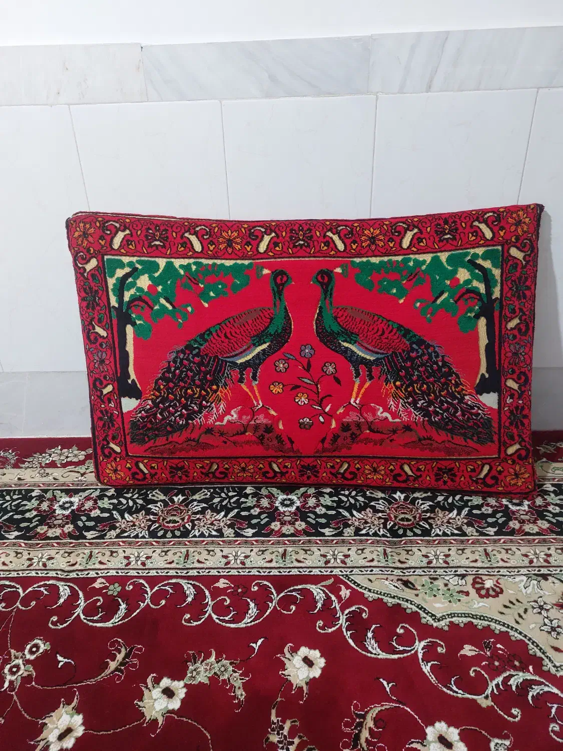 پشتی زیبا در حد نو|پشتی|کنگاور, |دیوار