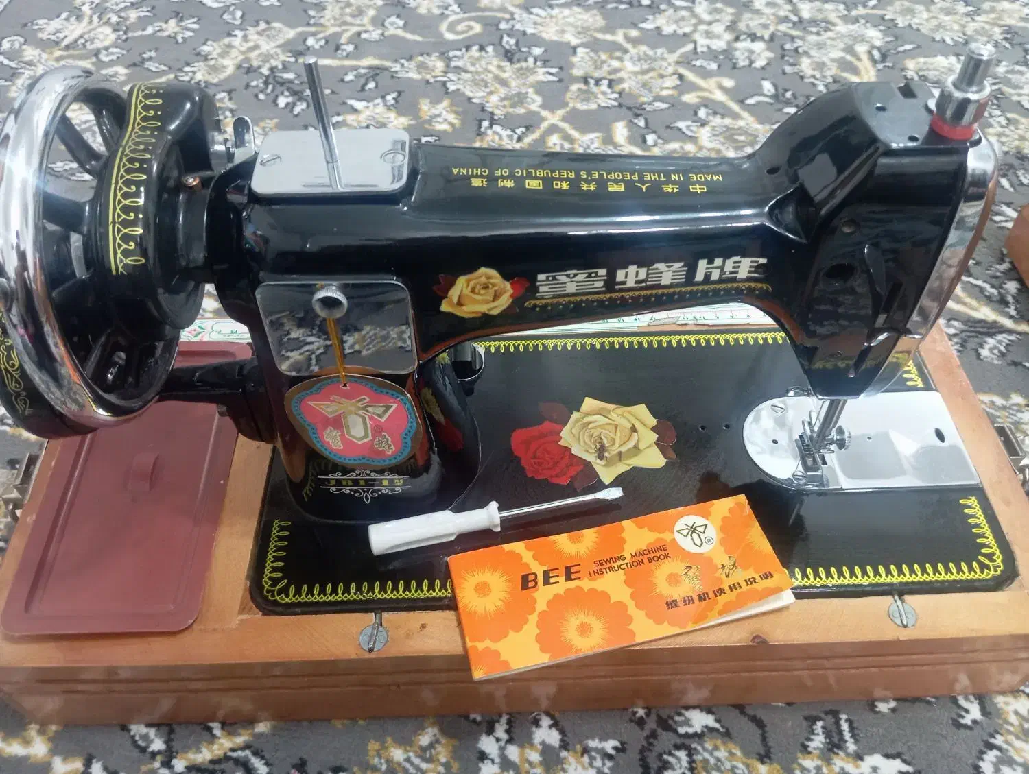 چرخ خیاطی|چرخ خیاطی و ریسندگی|فولادشهر, زاینده رود|دیوار