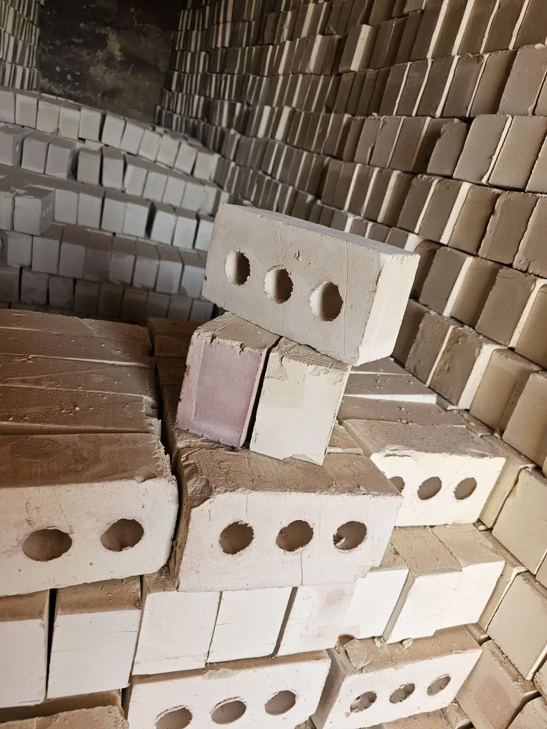 آجر تیغه ۱۵ و ۱۰ اجر گری قمیری اجر ۳سوراخ گری|عمدهفروشی|زابل, |دیوار