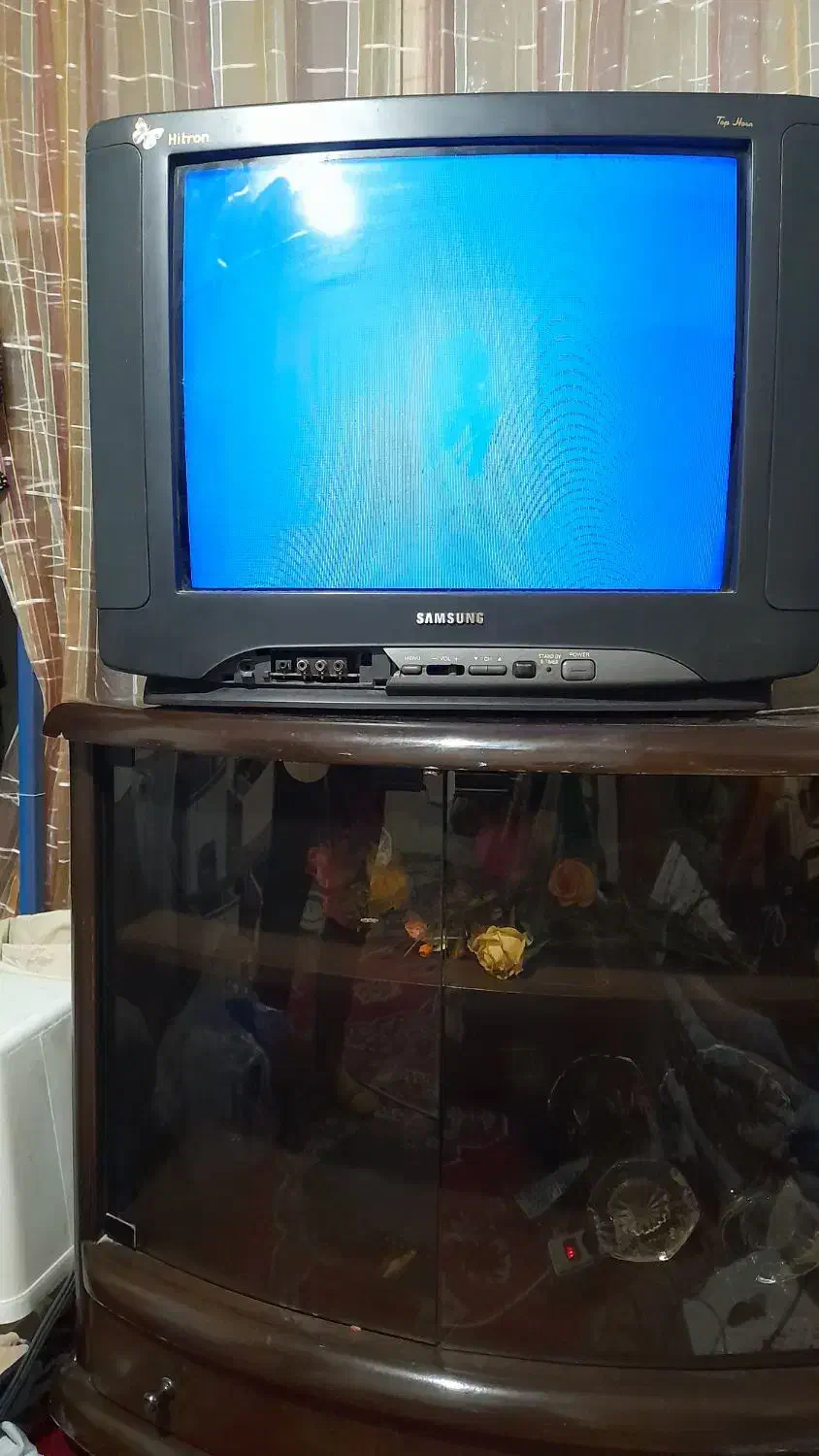 تلویزیون ۲۱ اینج با میز|تلویزیون و پروژکتور|میانه, |دیوار