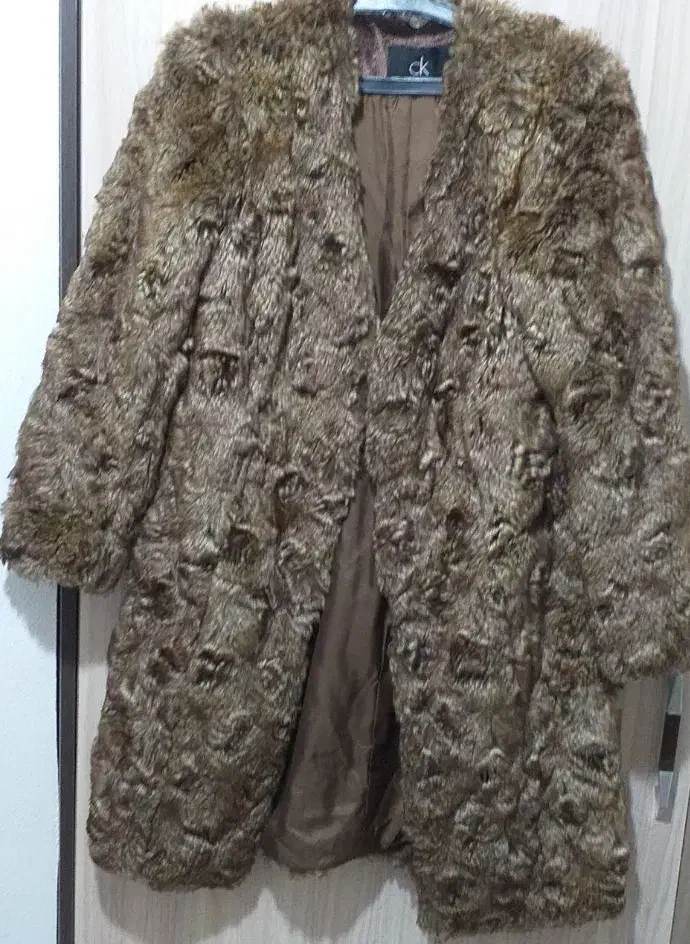 پالتو مزونی|لباس|شاهین‌شهر, مسکن مهر|دیوار