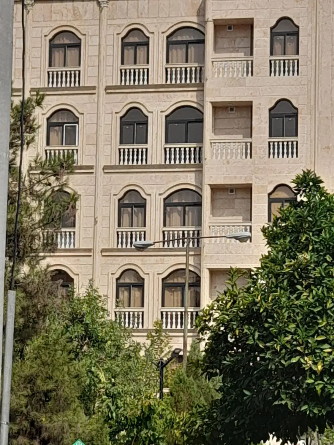 نیازمند شاگرد نیمه ماهر برقکار ساختمان|استخدام معماری، عمران و ساختمانی|شیراز, شهرک بهشتی|دیوار