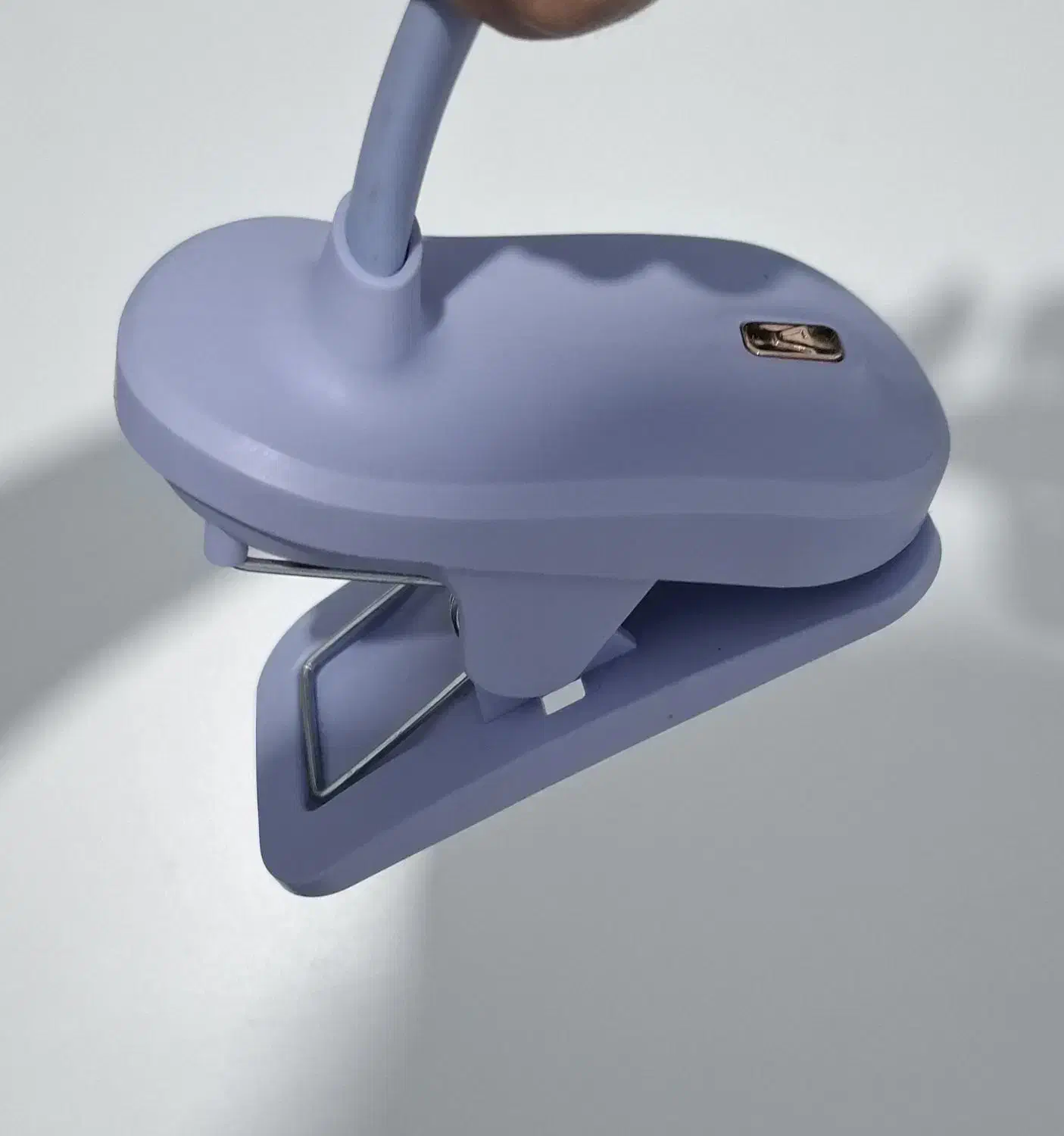 پنکه شارژی گیره دار با سه درجه سرعت|پنکه و تصفیه‌کنندهٔ هوا|زنجان, |دیوار