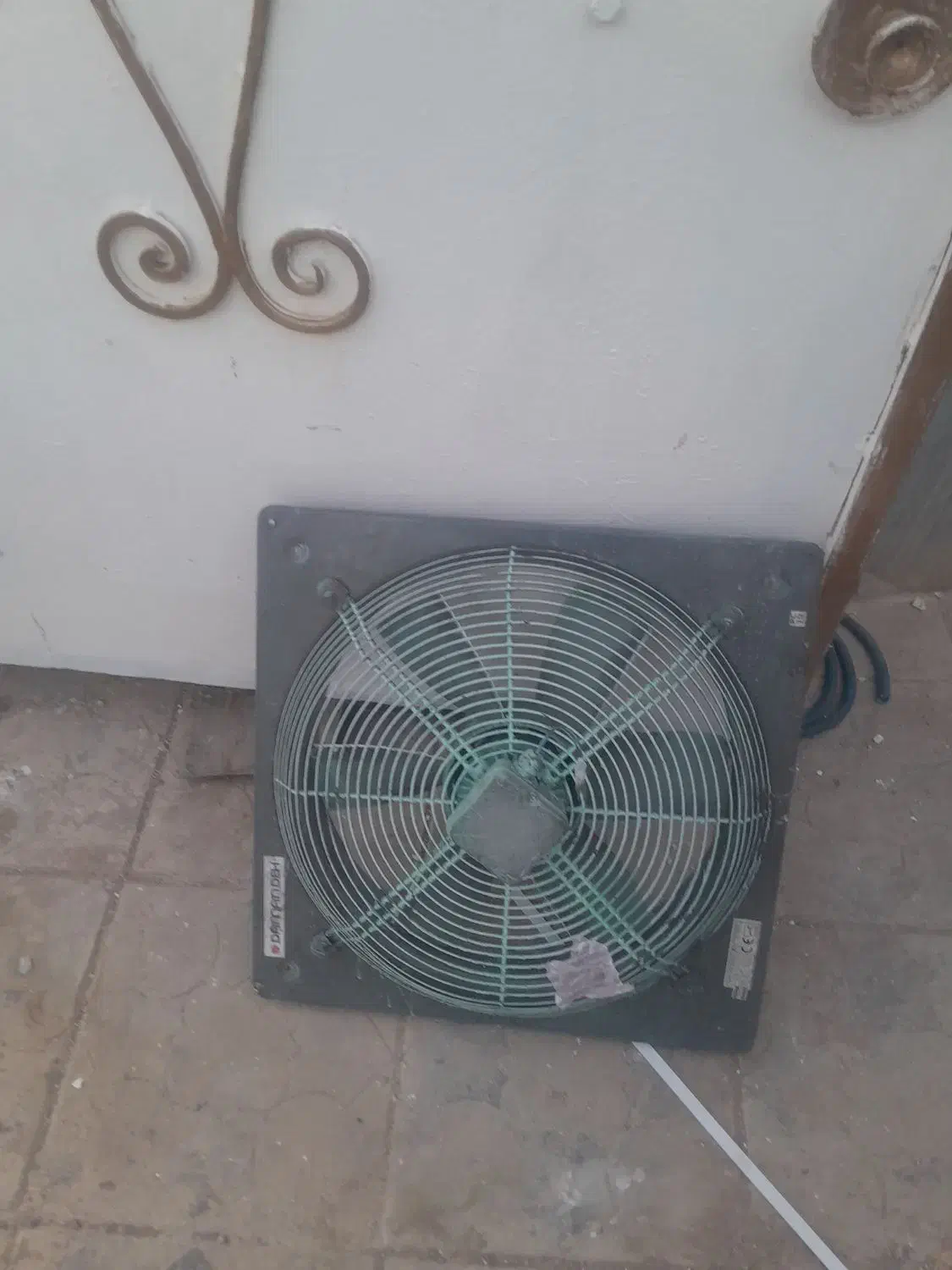 فن بزرگ ۵۰ ×۵۰|پنکه و تصفیه‌کنندهٔ هوا|کرمان, |دیوار