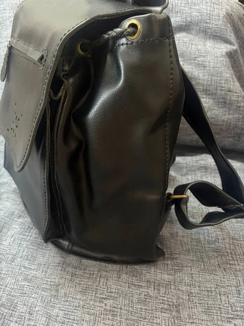 کوله پشتی چرم مصنوعی|کیف، کفش، کمربند|اصفهان, هزارجریب|دیوار