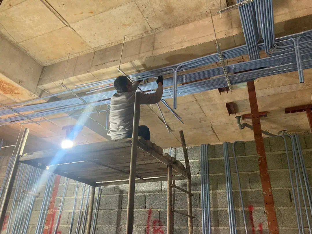 برق کار یک نفر شاگر یا نیمه ماهر جهت سینی کشی برق|استخدام معماری، عمران و ساختمانی|کرج, میدان میوه و تره بار مرکزی|دیوار