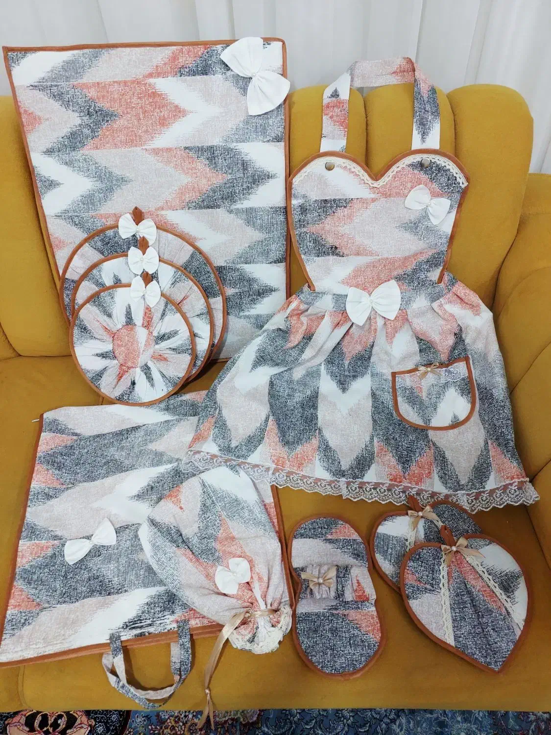 دمکنی ودستگیره|سفره، حوله، دستمال آشپزخانه|دالاهو, |دیوار