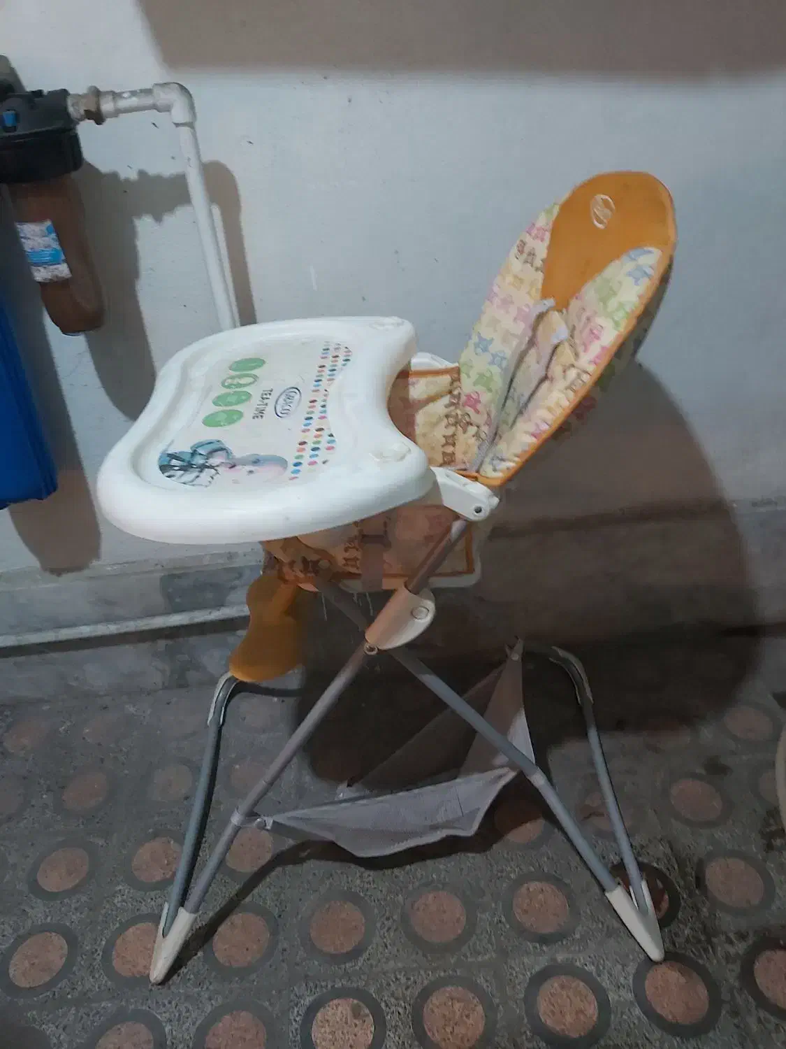 صندلی غدا کودک سالم|تخت و صندلی بچه|لاهیجان, کوی خزر|دیوار