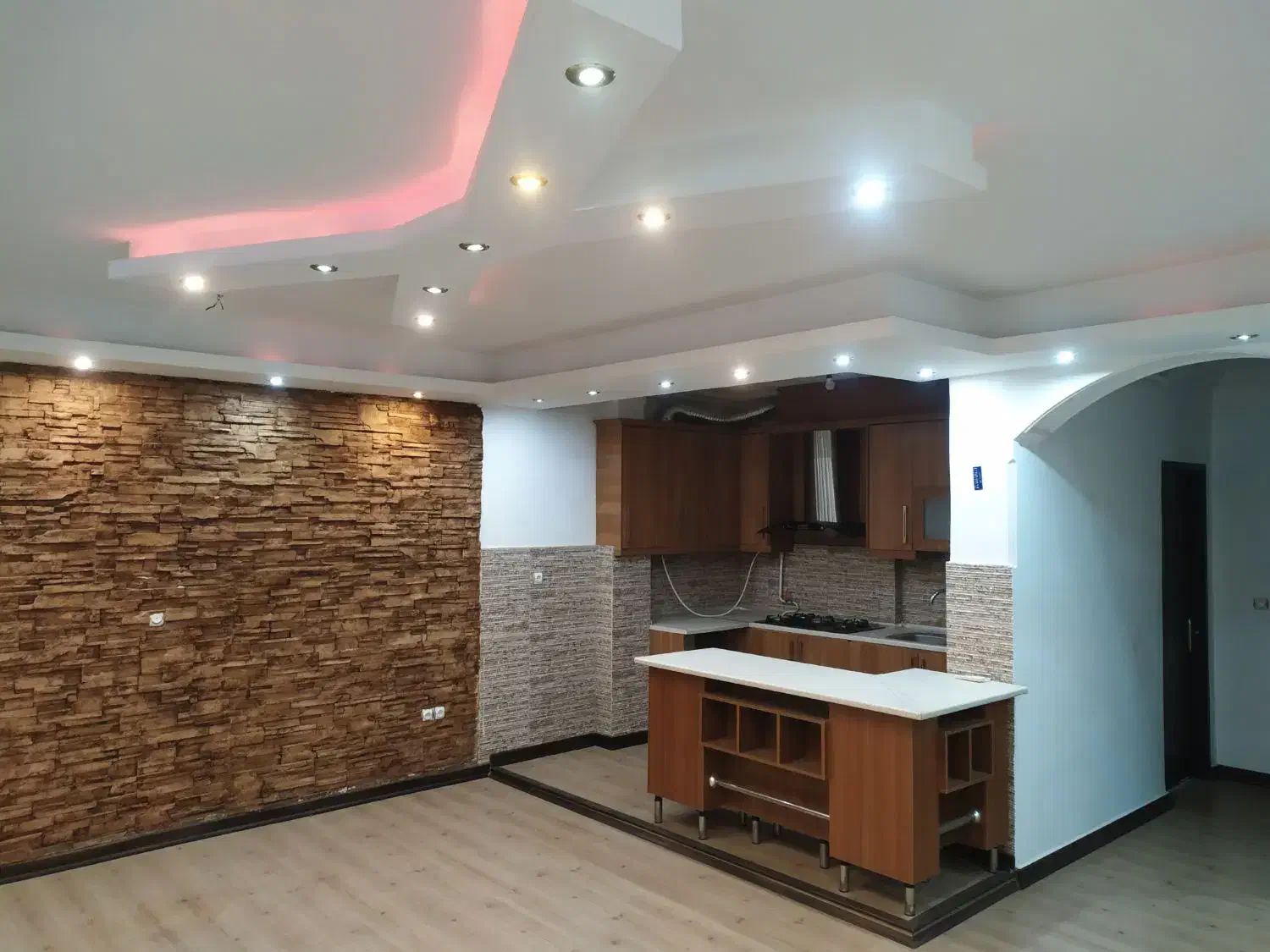 اجاره آپارتمان طبقه دوم گلباغ نماز کوچه یعقوب زاده|اجارهٔ آپارتمان|رشت, شهرک پردیسان|دیوار