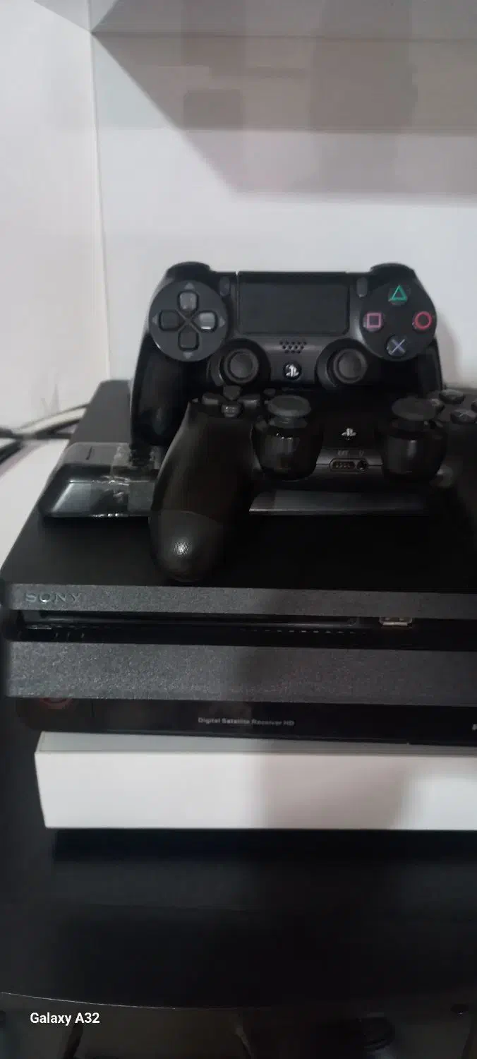 ps4 صونی در حد نو با ده تا بازی دو دسته فابریکی|کنسول، بازی ویدئویی و آنلاین|تاکستان, |دیوار