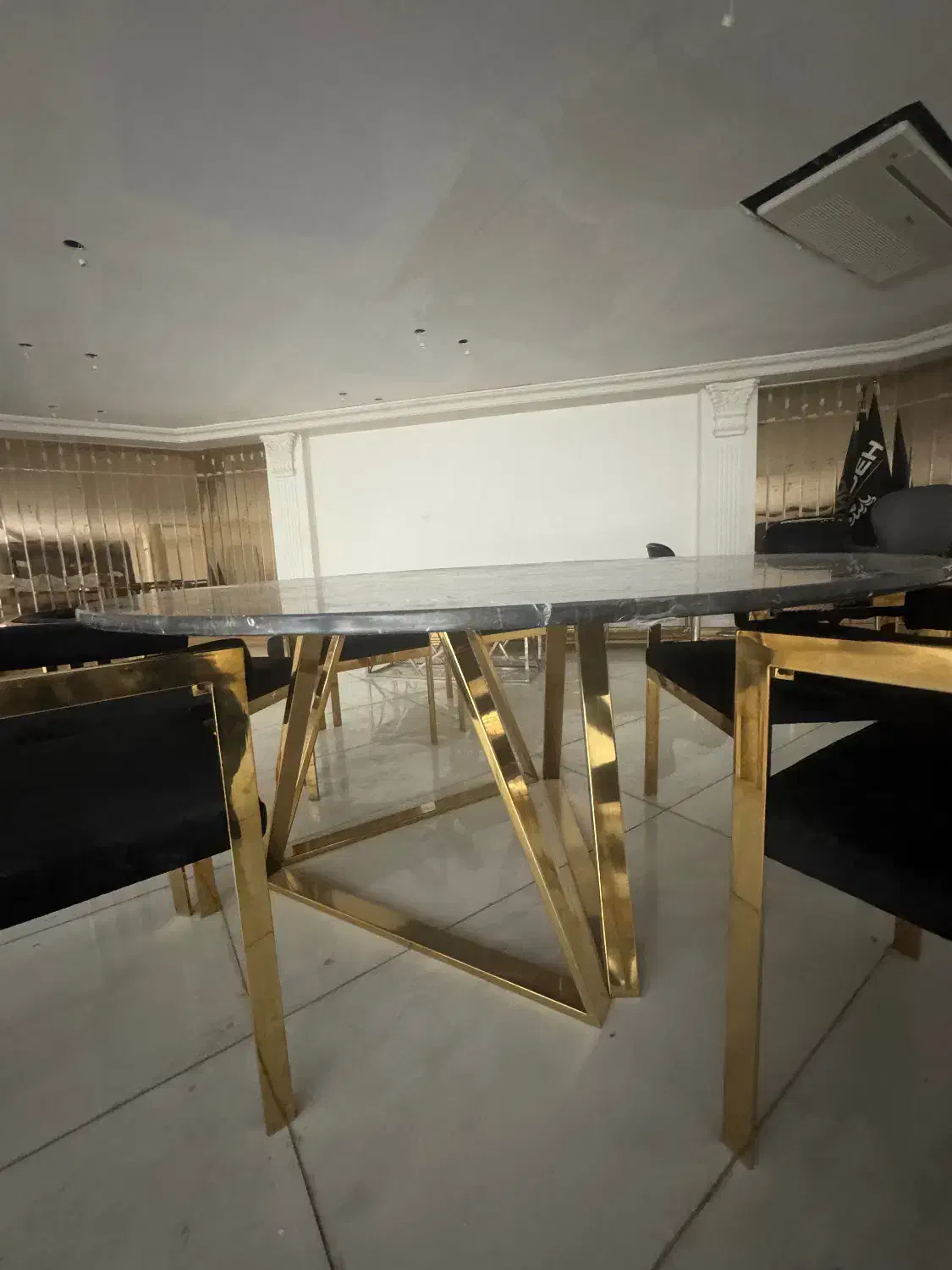 میز و صندلی|میز و صندلی غذاخوری|اصفهان, جلفا|دیوار