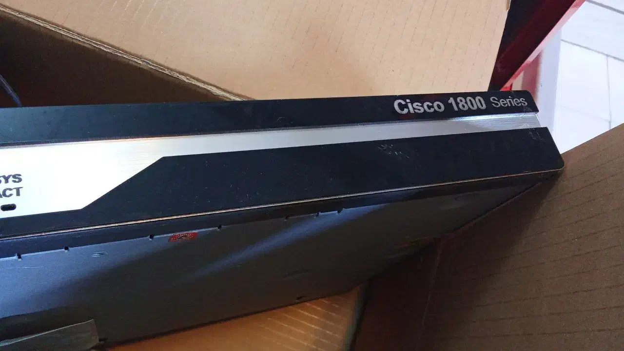 سوییچ ۴۸پورت و روتر سیسکو|مودم و تجهیزات شبکه|سنندج, |دیوار