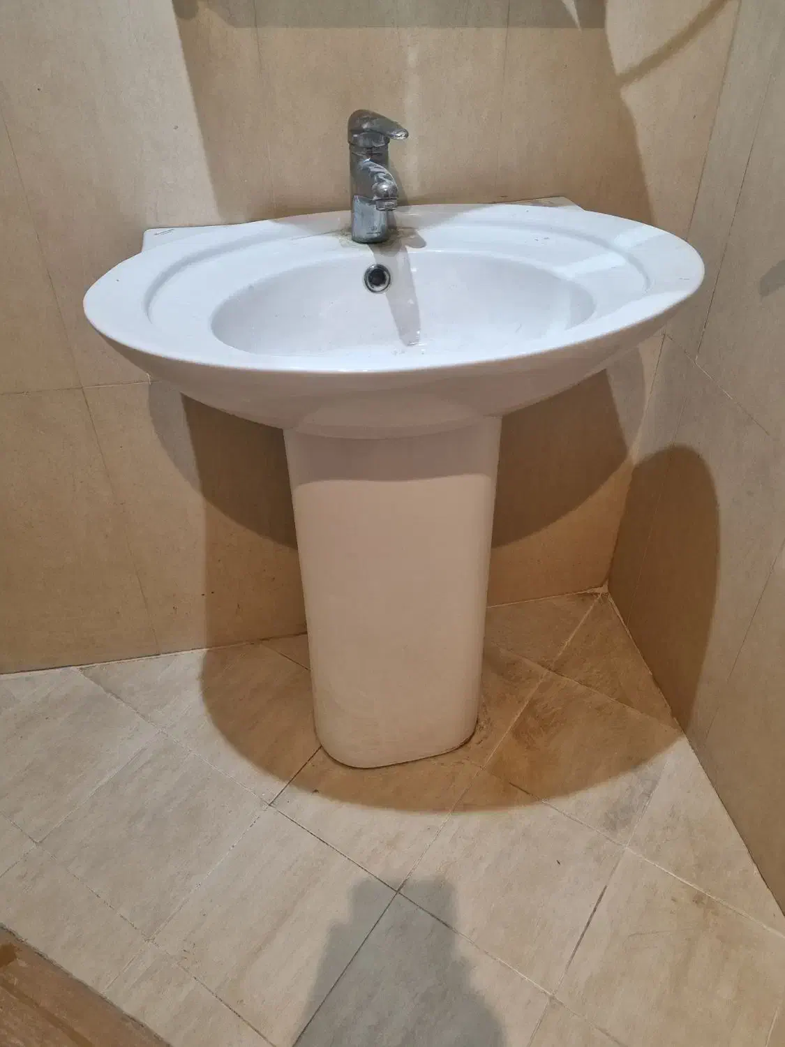 روشویی پایه دار|لوازم سرویس بهداشتی|رشت, نیکمرام|دیوار