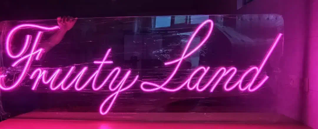 تابلوساپرچم ساحلی بنراستیکرچلنیومLedنئون شیشه نویس|خدمات پیشه و مهارت|نجف‌آباد, ۲۲ بهمن|دیوار