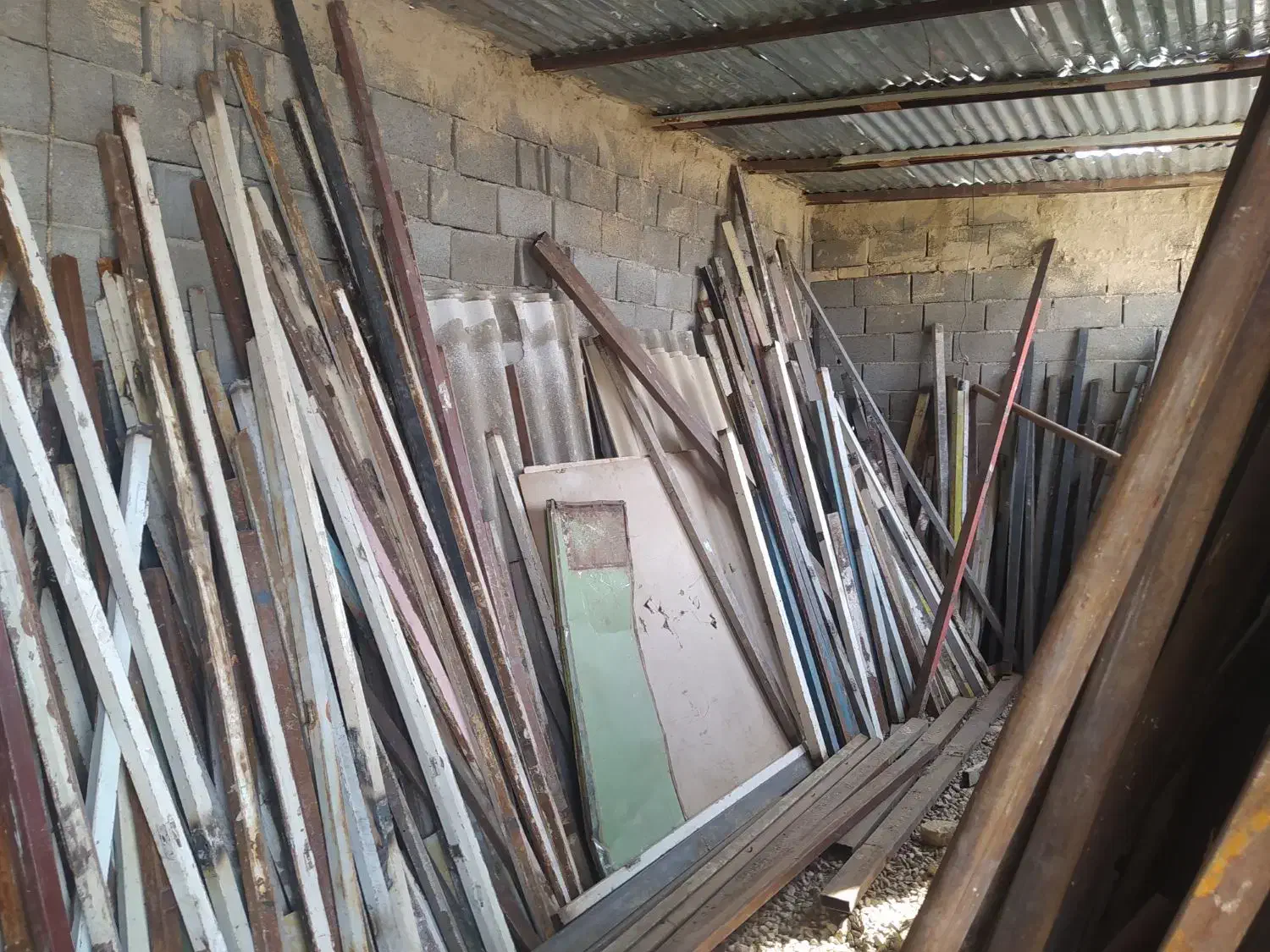 خرید و فروش انواع قوطی ها و ورق شیروانی|مصالح و تجهیزات ساختمان|دامغان, |دیوار