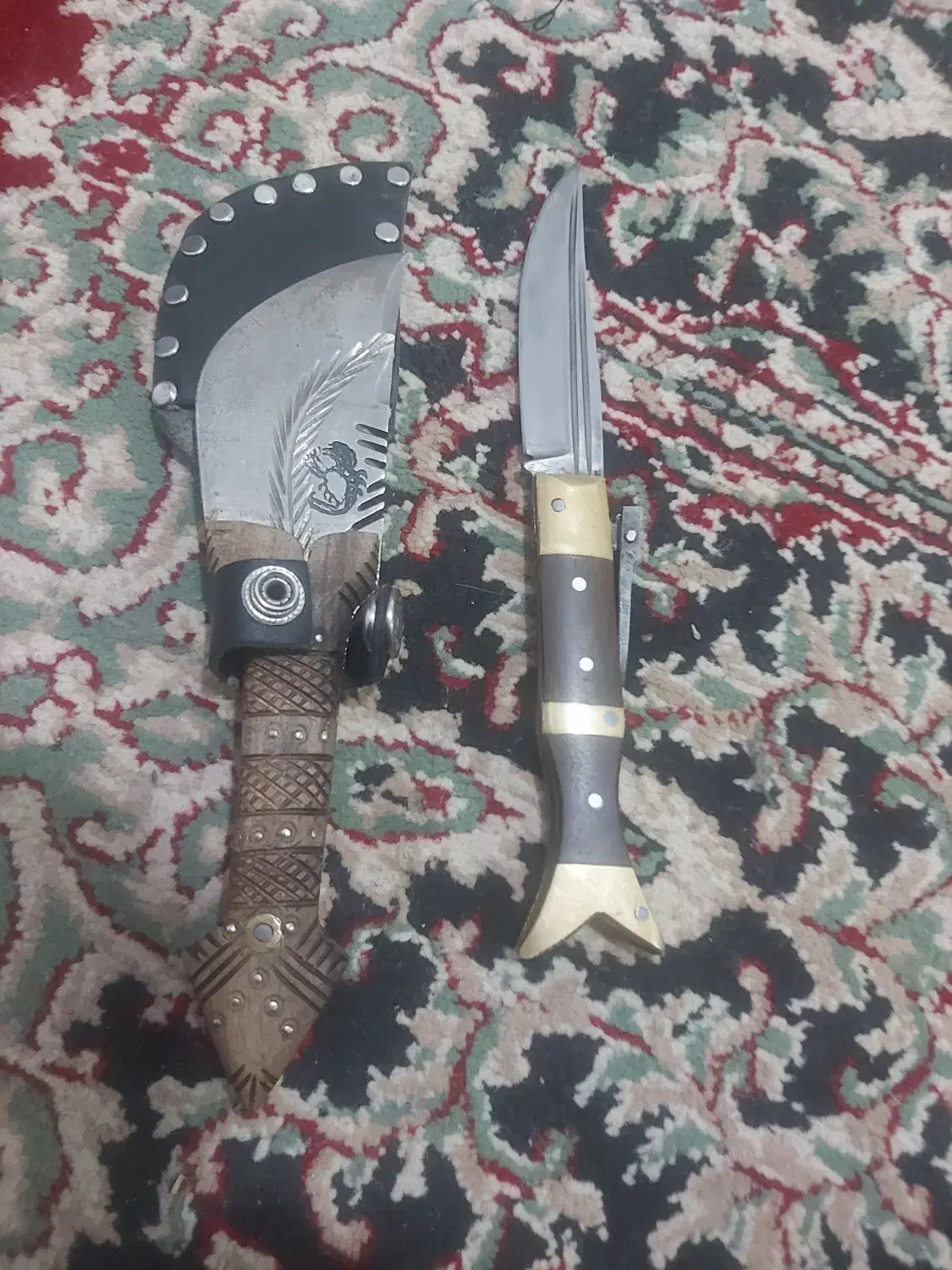 دوعدد چاقو جیبی|کلکسیون اشیاء عتیقه|کرمان, |دیوار