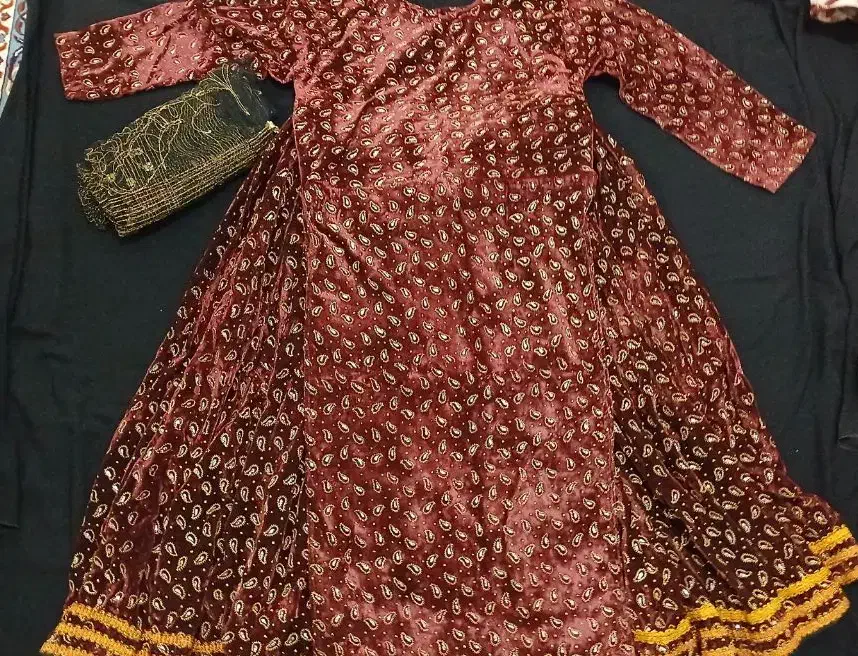 لباس محلی در حد نو نو|لباس|شیراز, کوشک میدان|دیوار