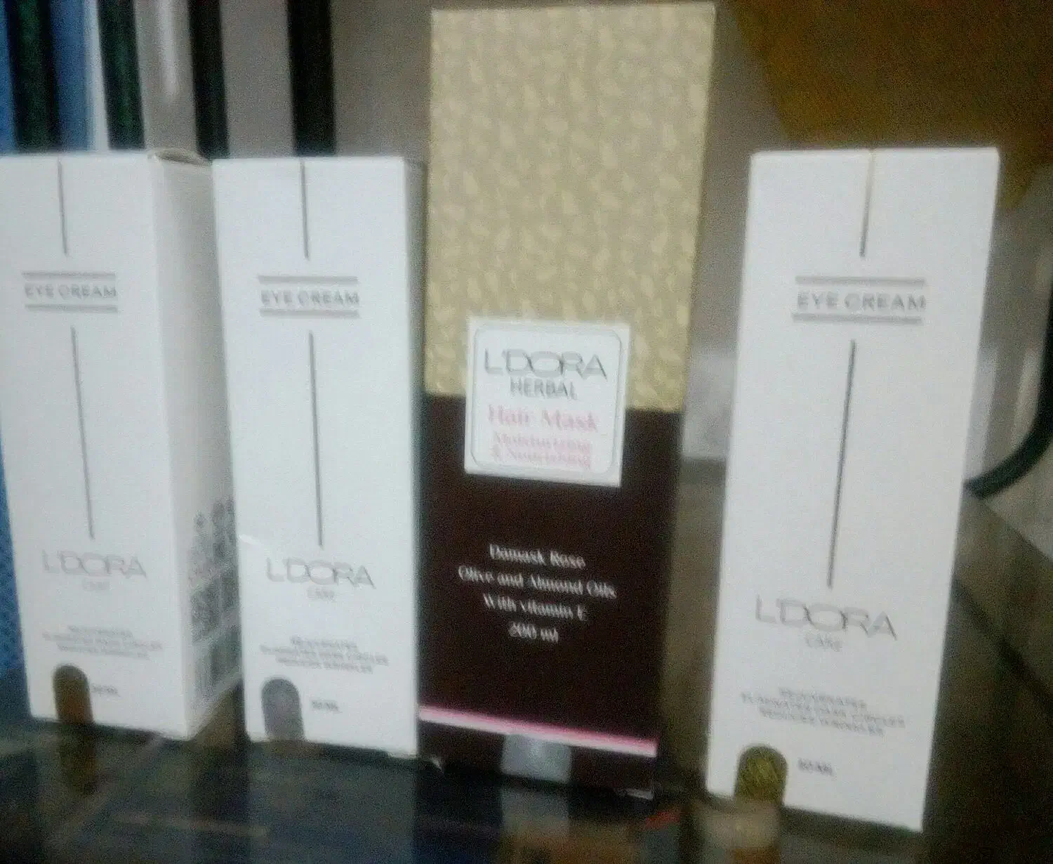 لدورا|آرایشی، بهداشتی، درمانی|نیمبلوک, |دیوار