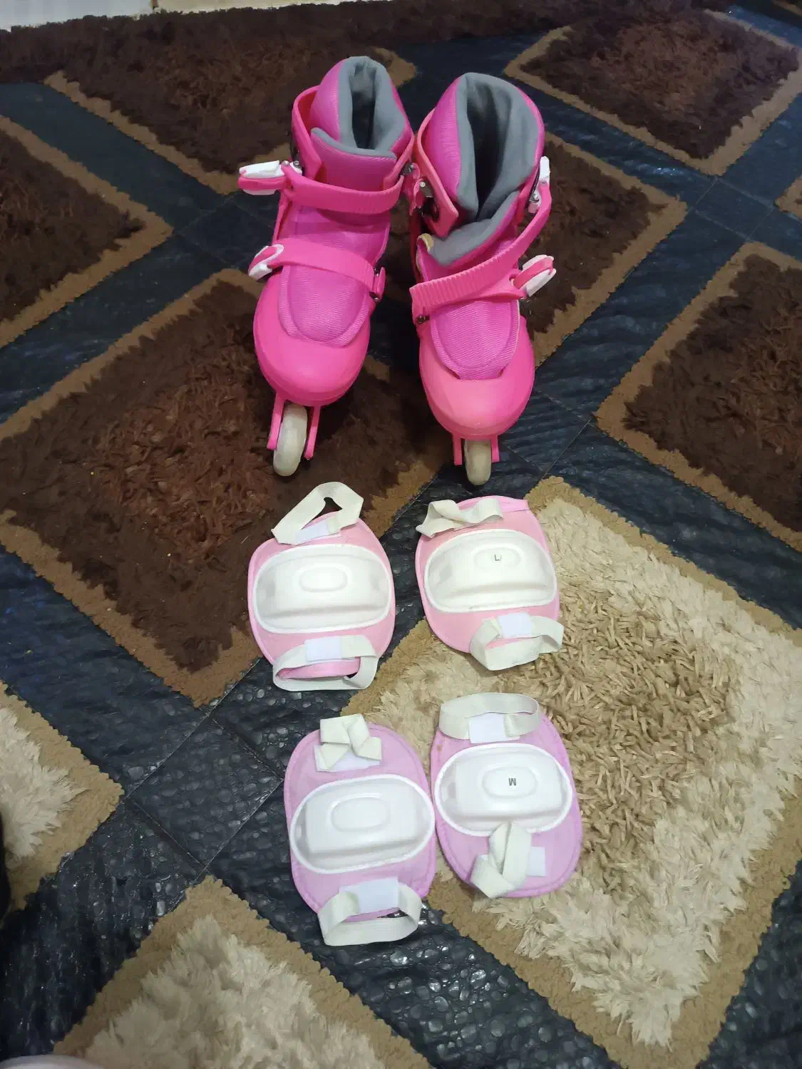 اسکیت نو|دوچرخه، اسکیت، اسکوتر|رباط‌کریم, رباط‌کریم|دیوار