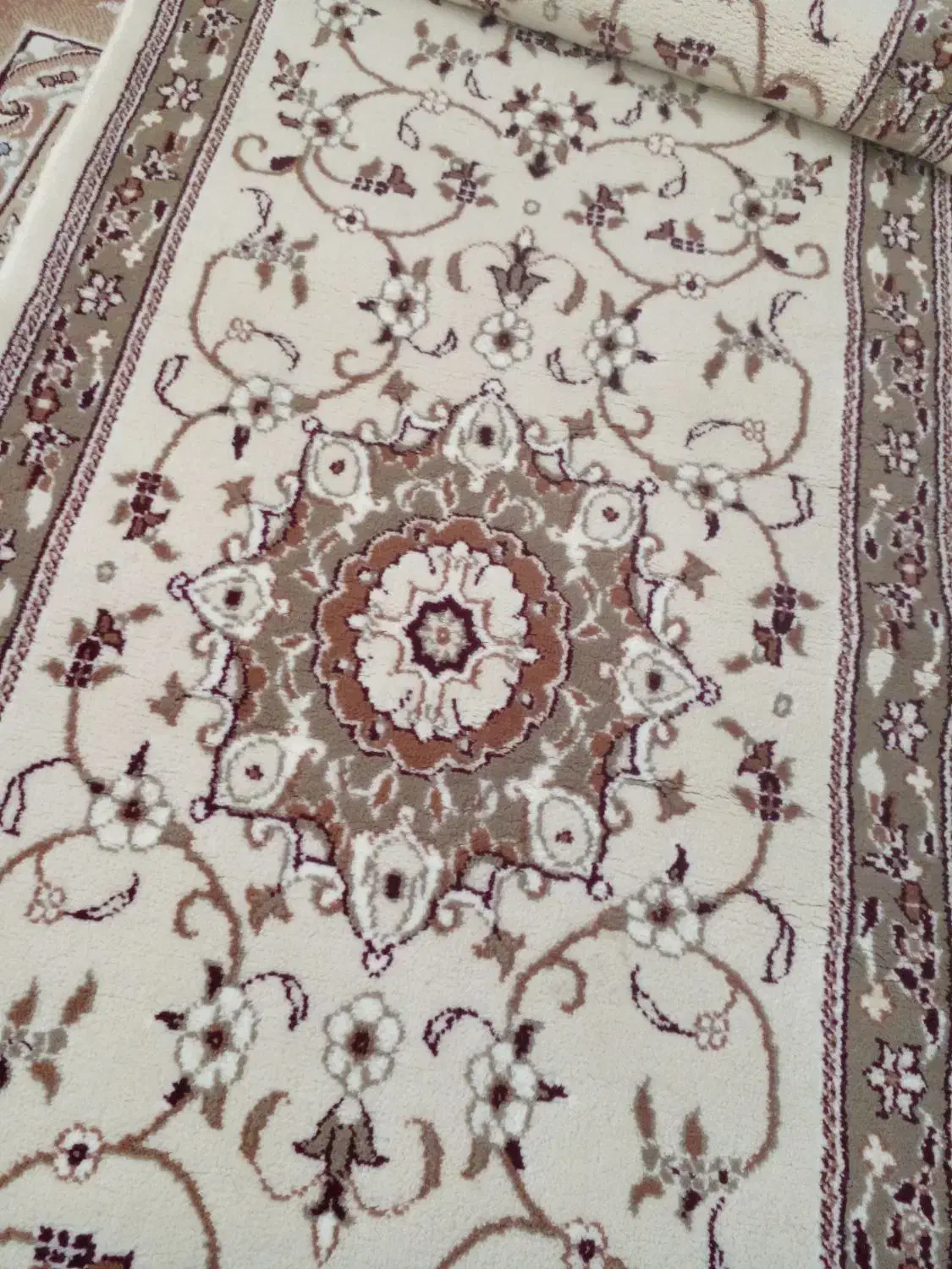 کنار فرش چهارمتر بلندی در شصد سانت پهنا|فرش|کرمانشاه, |دیوار