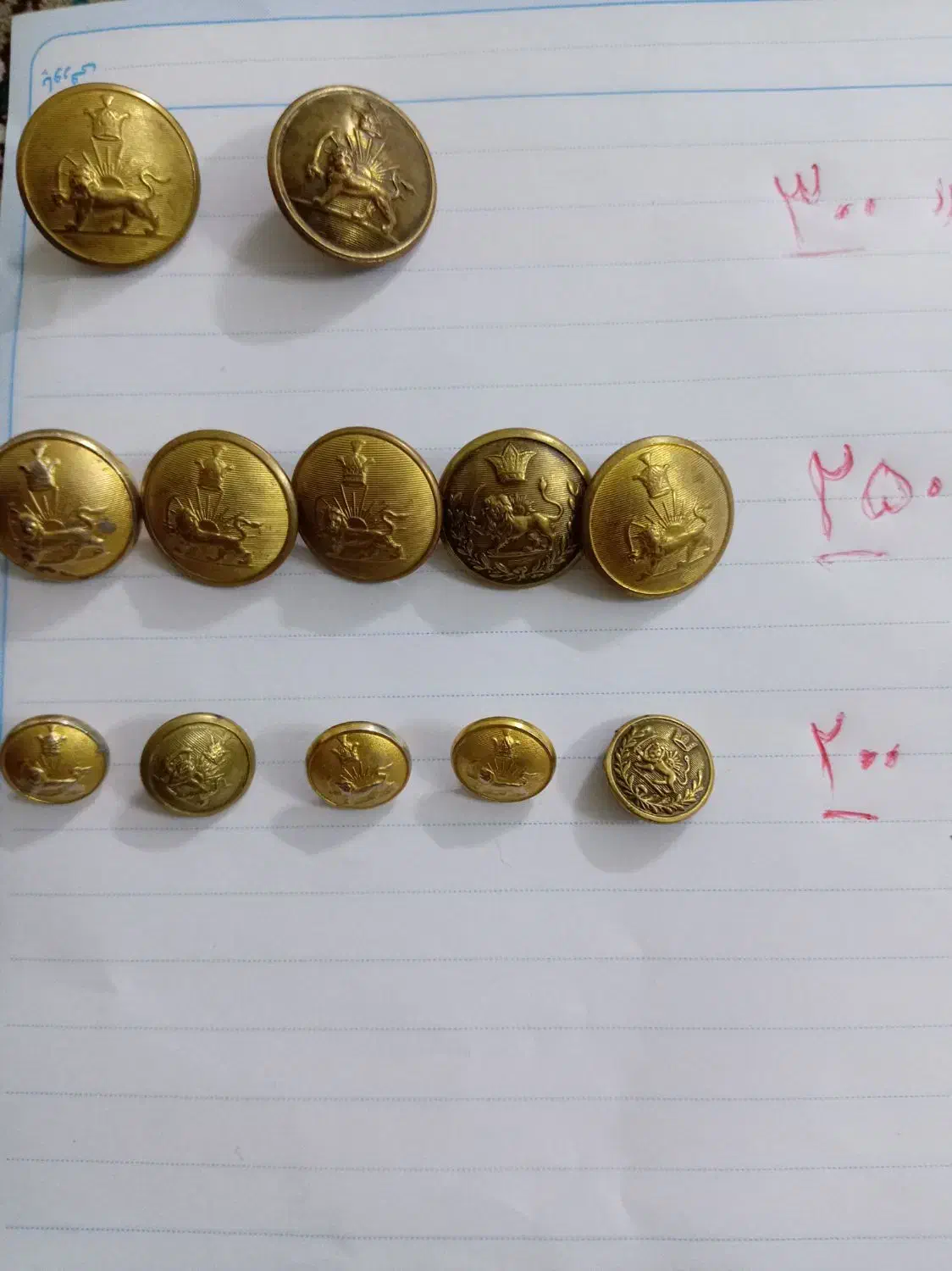 تعدادی دکمه قدیمی سکه وغیره|کلکسیون سکه، تمبر، اسکناس|مشهد, حسابی جنوبی (شهرک غرب)|دیوار