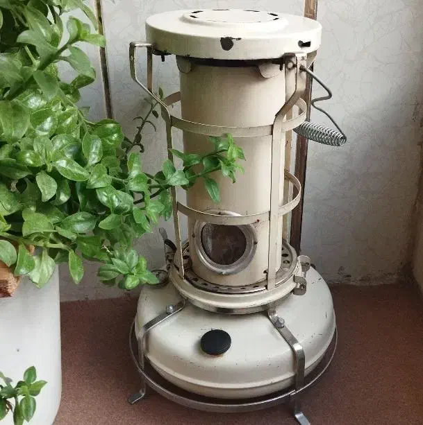 چراغ نوستالوژی|کلکسیون اشیاء عتیقه|شهرضا, |دیوار