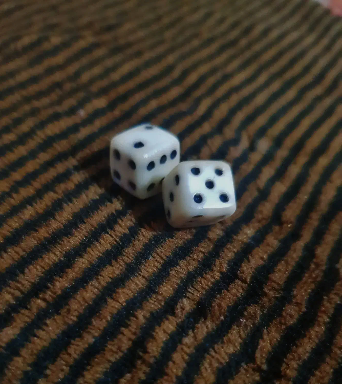 تاس تخته نرد و منچ دست ساز|کلکسیون اشیاء عتیقه|سنگر, |دیوار