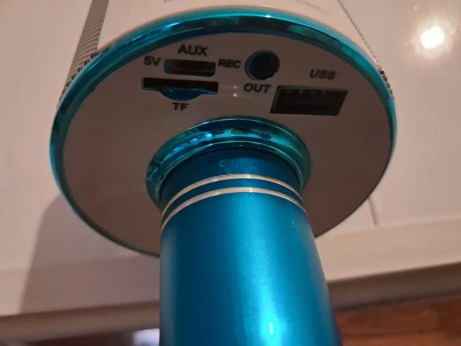 میکروفون|اسباب‌بازی بچه|مریوان, |دیوار