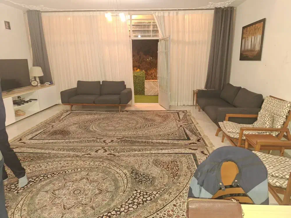 ۲ طبقه بنا ۱۳۰ متری ویلائی دربستی /نبش میدان