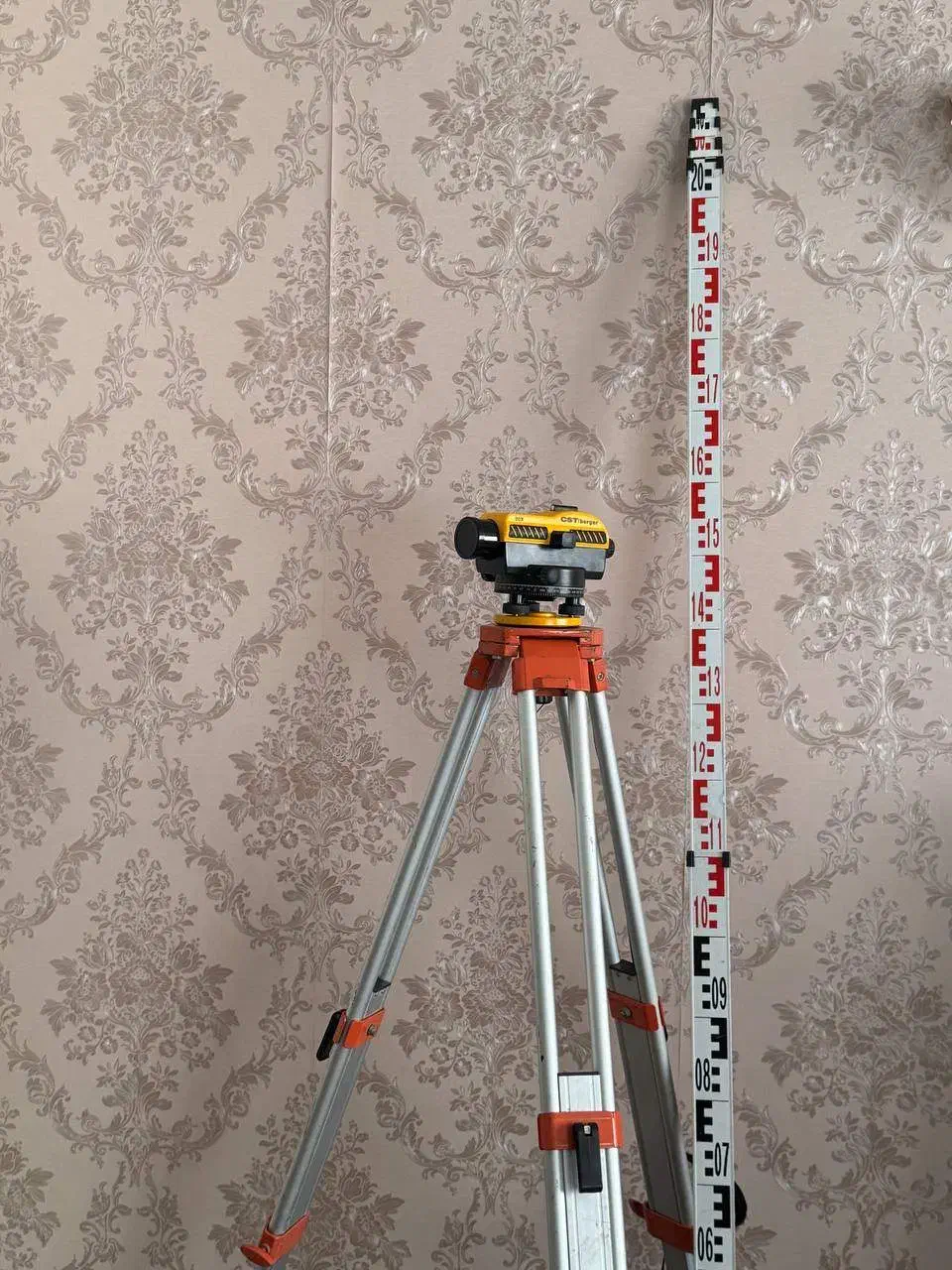 دوربین نقشه برداری نیوو CST berger|مصالح و تجهیزات ساختمان|کرج, عظیمیه|دیوار