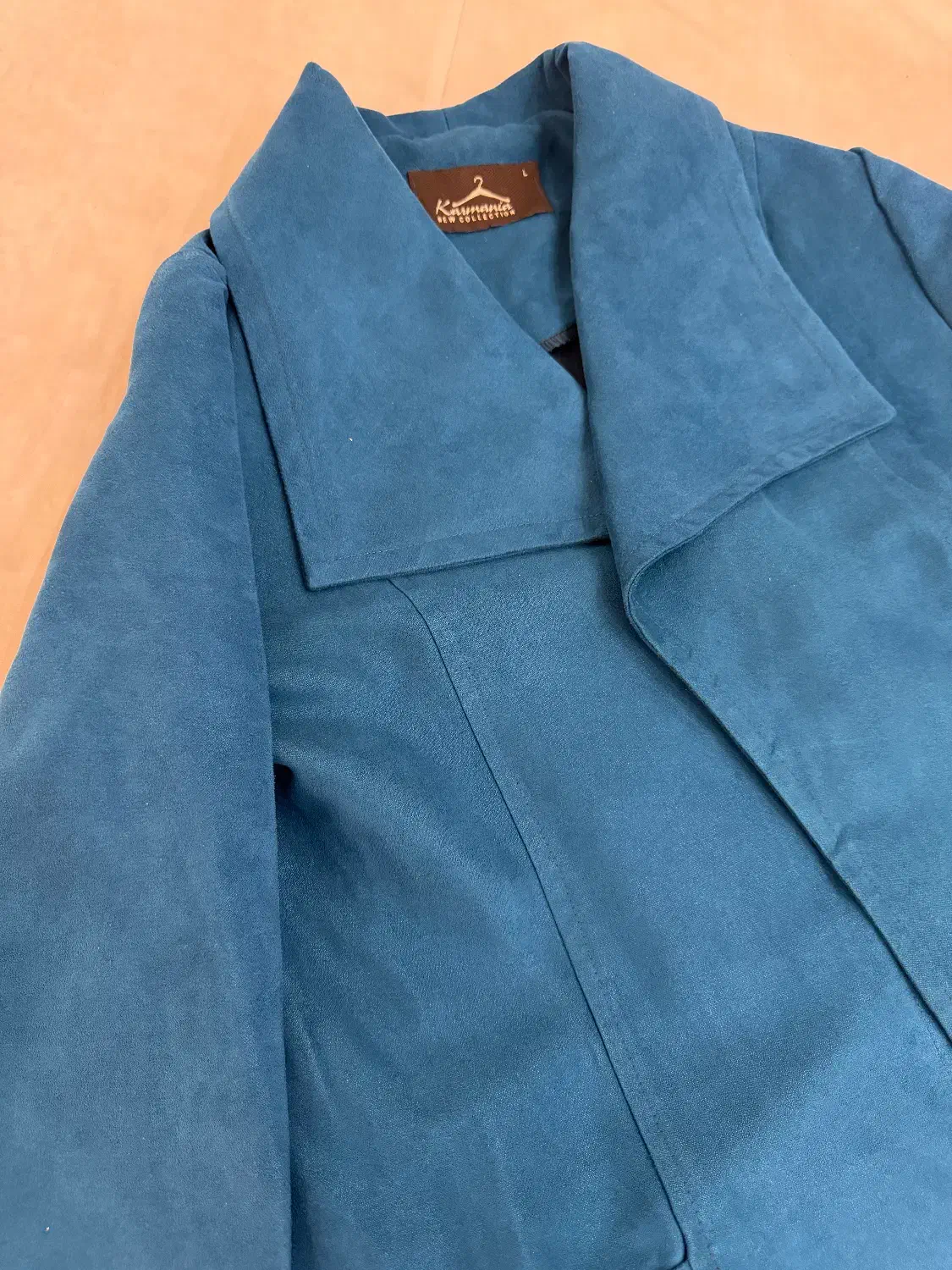 بارونی مخمل ابی|لباس|بابل, |دیوار