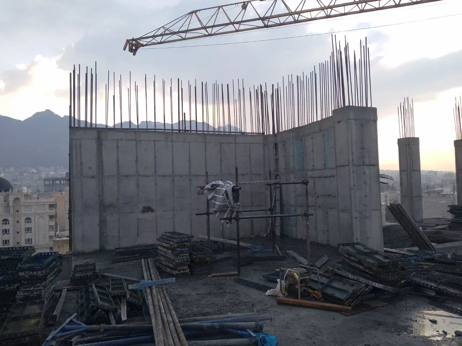 پیمانکار سازه های بتنی در اهر و حومه بااکیپ|خدمات پیشه و مهارت|اهر, |دیوار