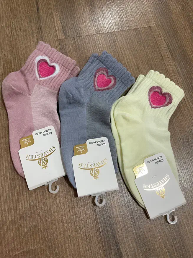 جوراب نیم ساق|لباس|رشت, گلسار|دیوار