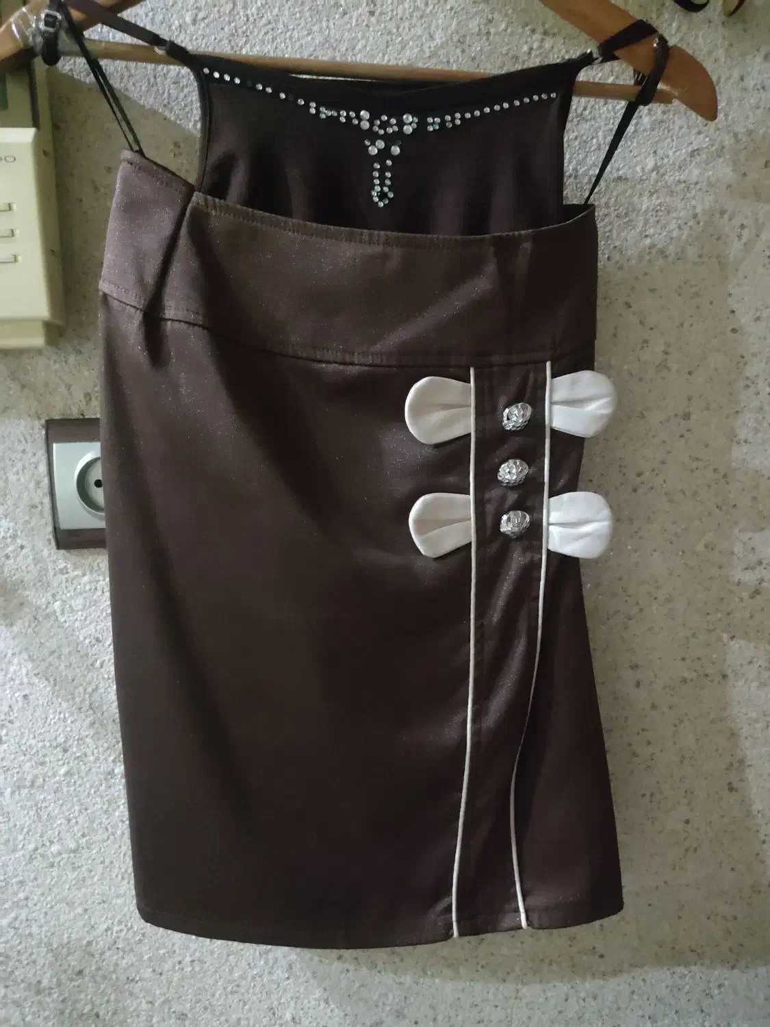 کت و دامن|لباس|رشت, پیرسرا|دیوار