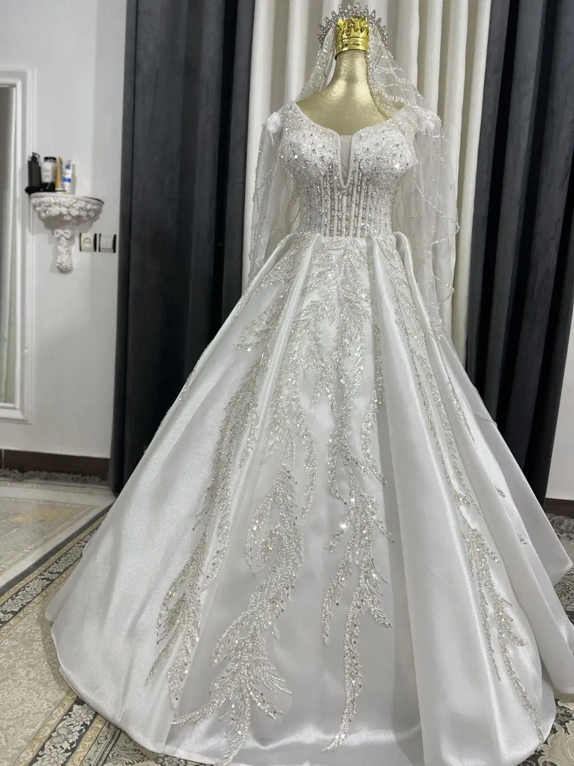 لباس عروس|لباس|گالیکش, |دیوار