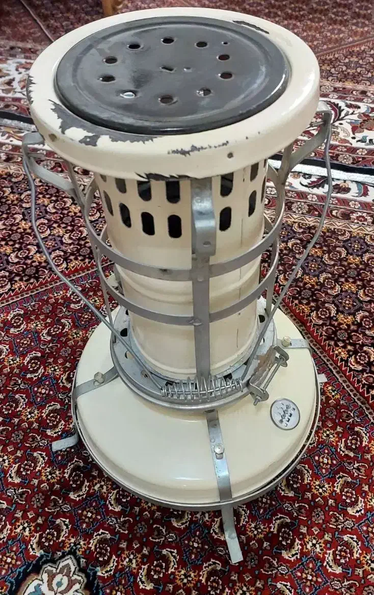 چراغ نفتی|کلکسیون اشیاء عتیقه|همدان, |دیوار