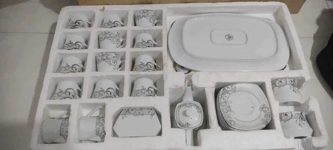 ظرف چینی ۱۲ نفره شرکت پردیس|ظروف سرو و پذیرایی|شاهین‌شهر, خانه کارگر|دیوار