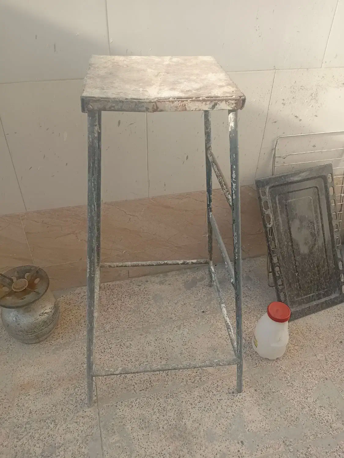 چهارپایه فلزی سالم|ابزارآلات|اسلام‌شهر, شهرک مهدیه|دیوار