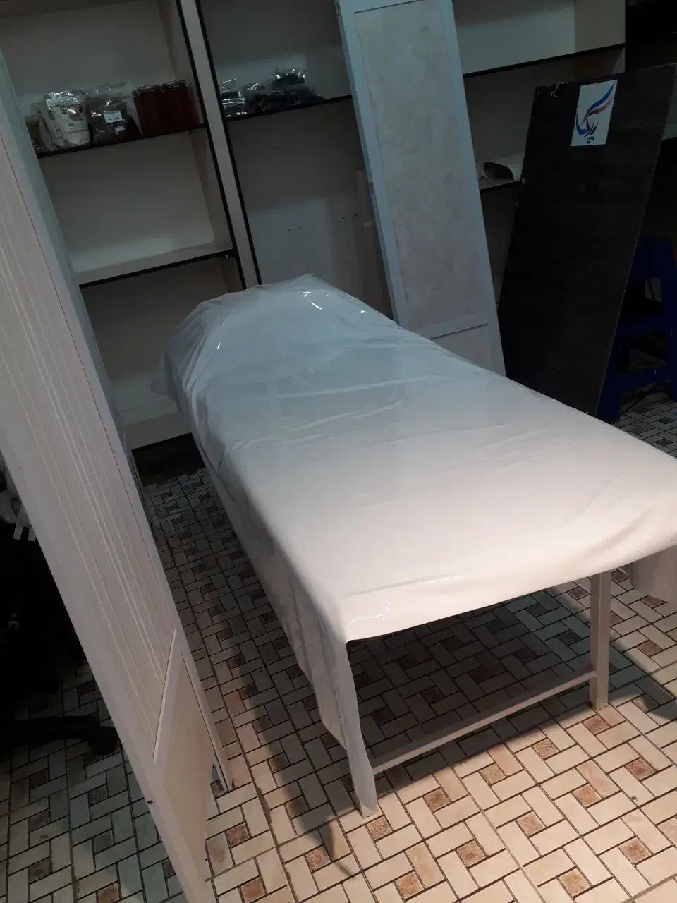 تخت پزشکی|پزشکی|اندیشه, اندیشه فاز ۴|دیوار