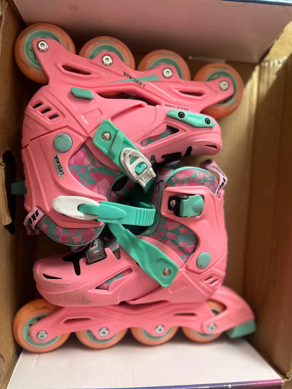 اسکیت دخترانه|دوچرخه، اسکیت، اسکوتر|پرند, فاز ۳|دیوار